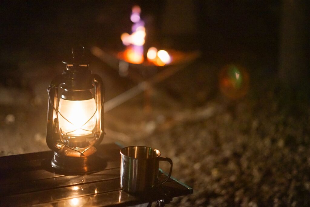 キャンプ場の夜の風景